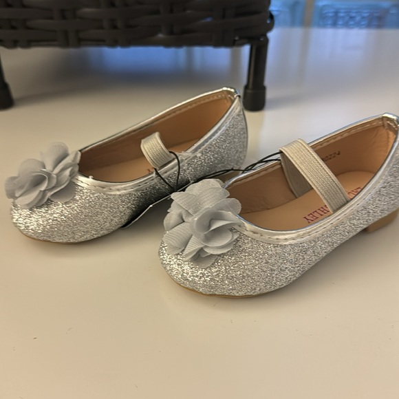 LAURA ASHLEY - NWT Toddler Girls Sparkle Glitter Dress Shoes - size 4 - Picture 4 of 6